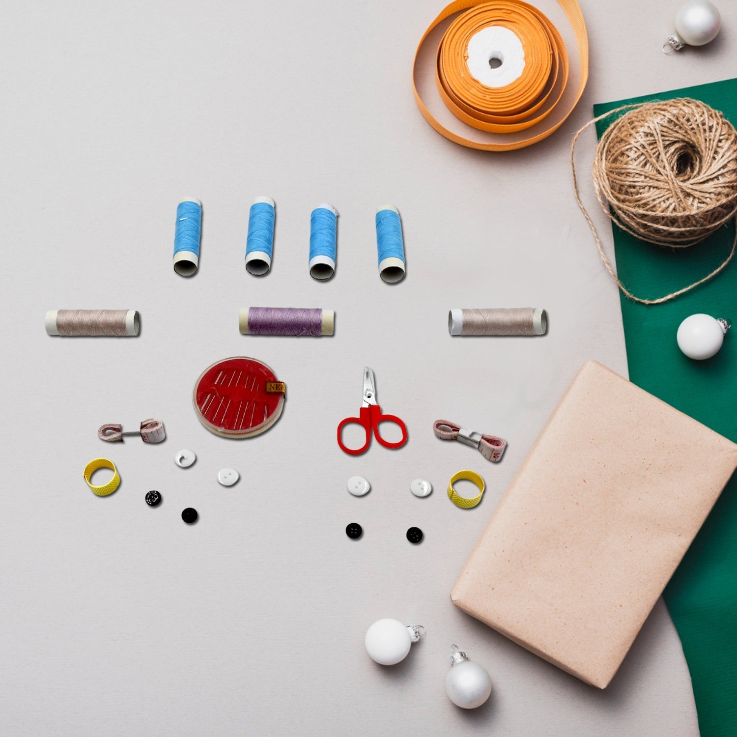 Portable Travel Sewing Kits Box, Sewing Tool Box for Home and Wedding Sewing Kit Essential Sewing Tools Portable Travel Sewing Kits Box, Sewing Tool Box for Home and Wedding Sewing Kit Essential Sewing Tools